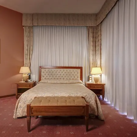 מלון Borgo Palace 4*